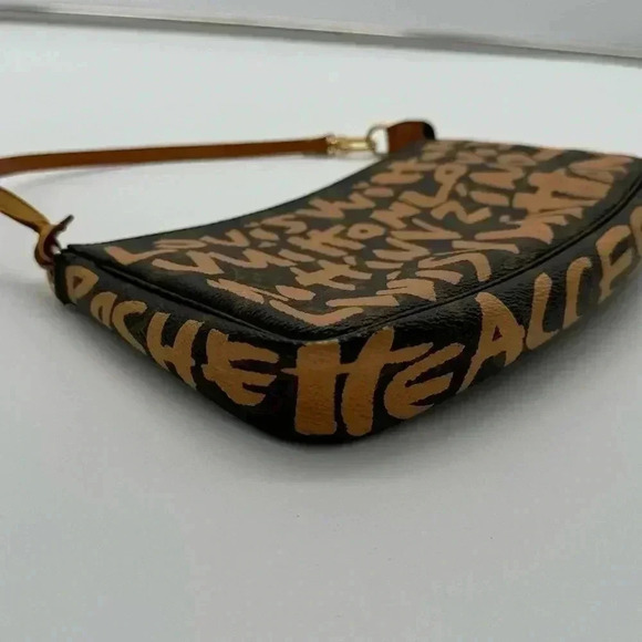 LOUIS VUITTON x Stephen Sprouse ‘Graffiti’ Pochette  with long strap non-branded - Picture 6 of 17
